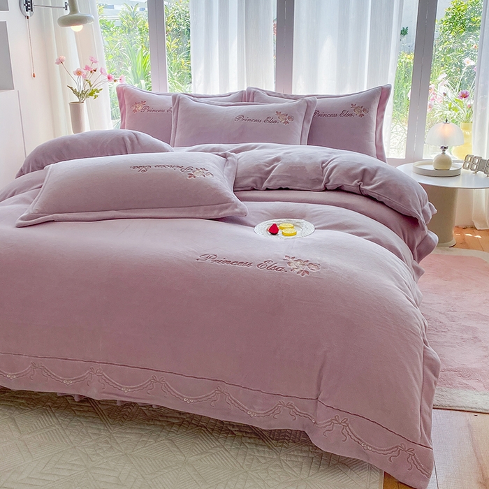 91家纺网 家纺一手货源 找家纺 （总）乐嘉盈 2025年新款纯色刺绣牛奶绒四件套-玫瑰缘