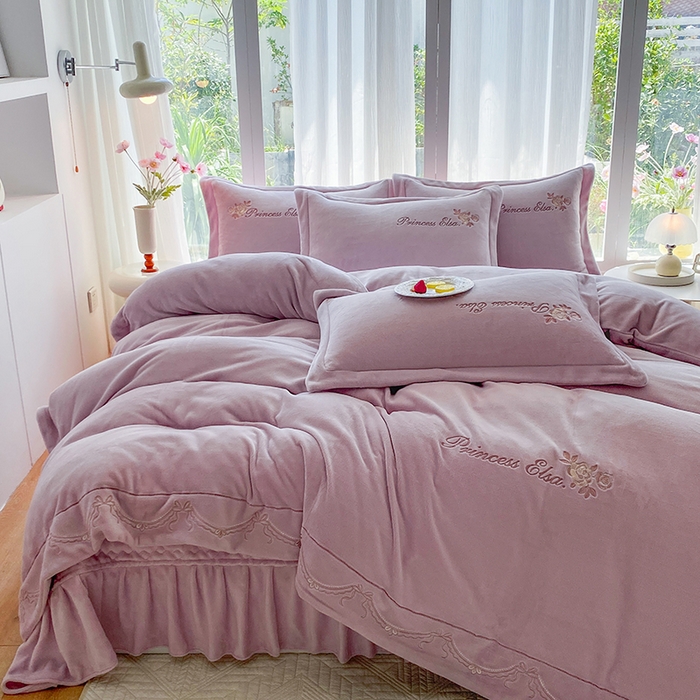 91家纺网 家纺一手货源 找家纺 （总）乐嘉盈 2025年新款纯色刺绣牛奶绒四件套-玫瑰缘