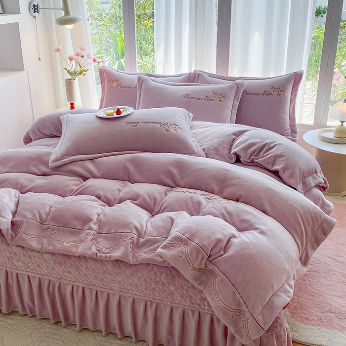 91家纺网 家纺一手货源 找家纺 （总）乐嘉盈 2025年新款纯色刺绣牛奶绒四件套-玫瑰缘