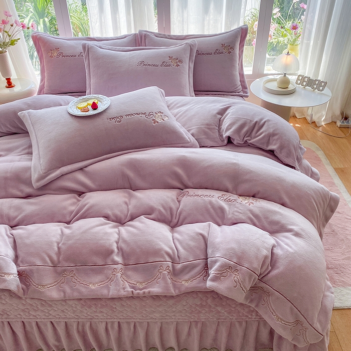 91家纺网 家纺一手货源 找家纺 （总）乐嘉盈 2025年新款纯色刺绣牛奶绒四件套-玫瑰缘