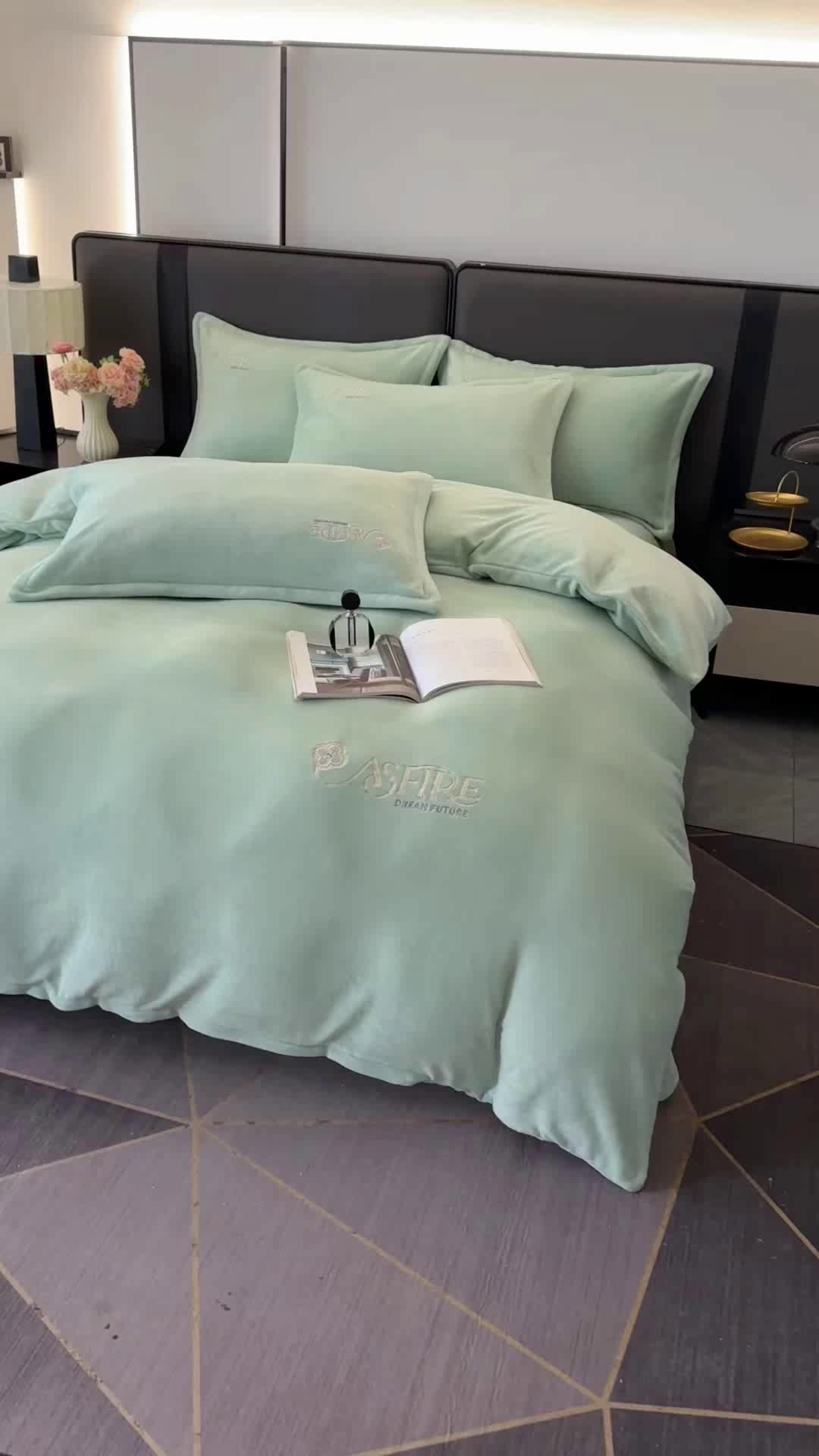 91家纺网 家纺一手货源 找家纺 富缦庭 2025新款牛奶绒绣花四件套 遇见-绿色