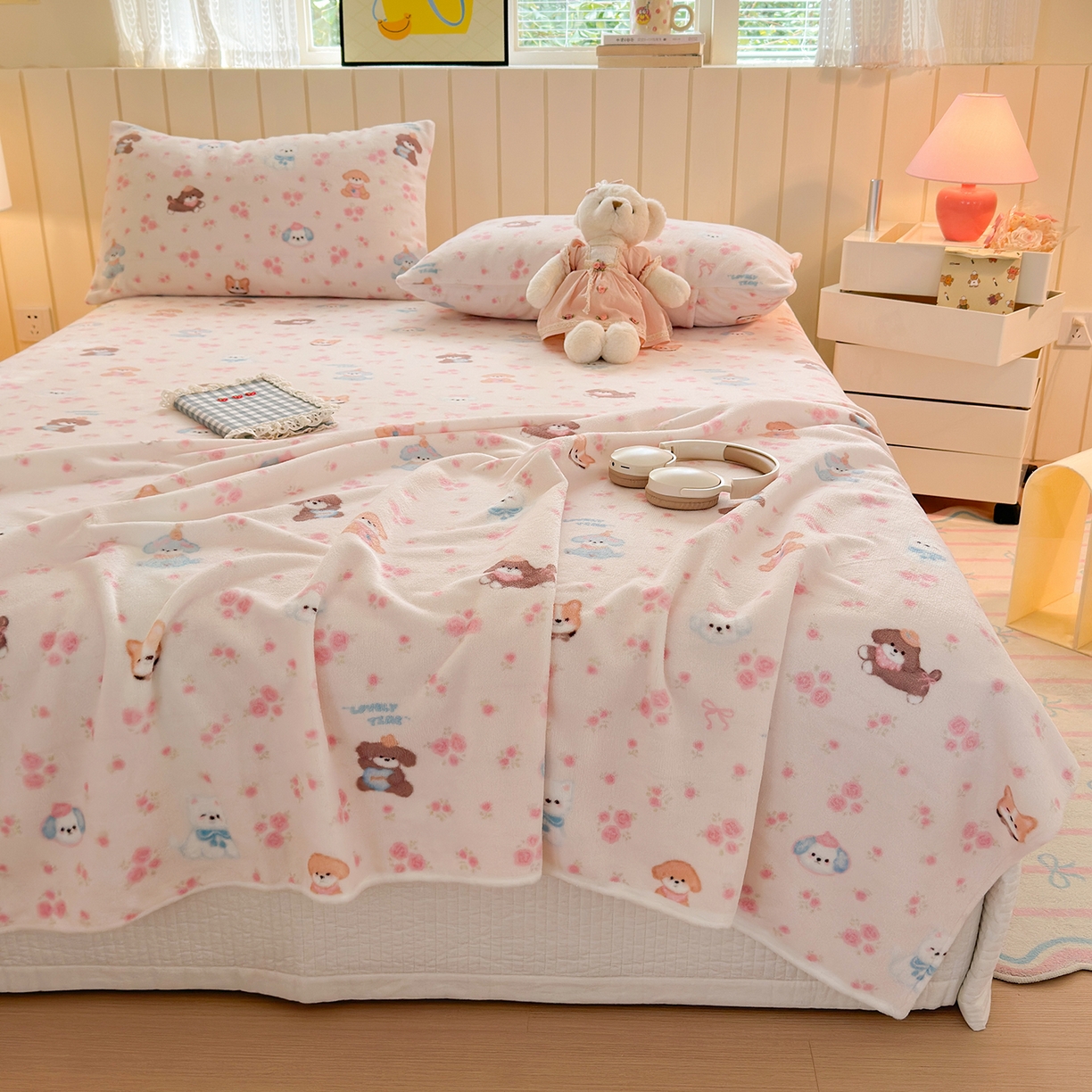 91家纺网 家纺一手货源 找家纺 丽美人家纺 2025新款小版印花牛奶绒床单单床单床单单件 油画小萌物