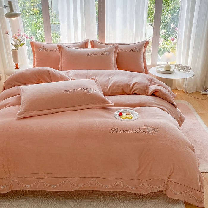 91家纺网 家纺一手货源 找家纺 乐嘉盈 2025年新款纯色刺绣牛奶绒四件套-玫瑰缘 玫瑰缘-橙