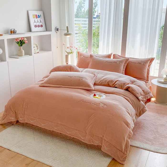 91家纺网 家纺一手货源 找家纺 乐嘉盈 2025年新款纯色刺绣牛奶绒四件套-玫瑰缘 玫瑰缘-橙