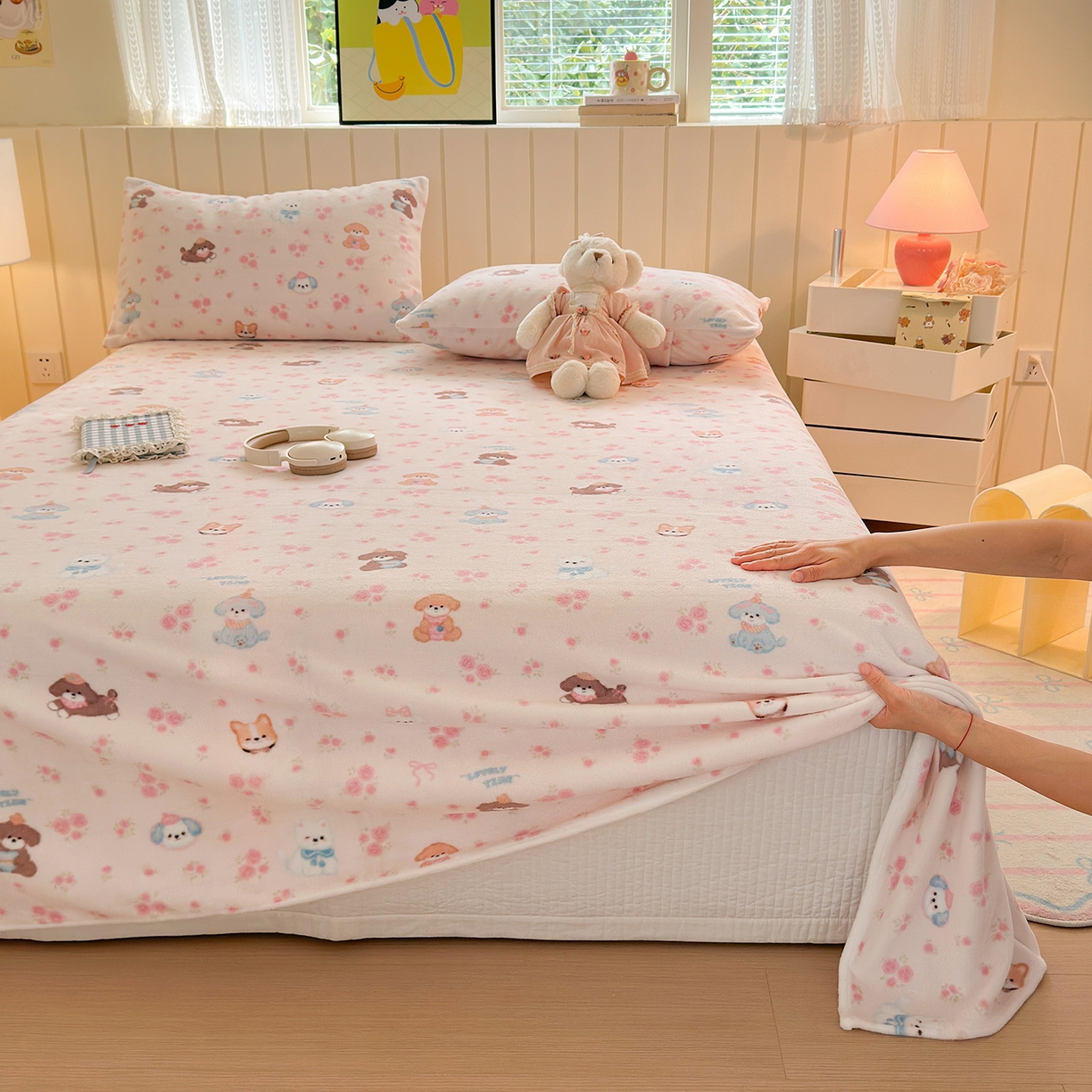 91家纺网 家纺一手货源 找家纺 丽美人家纺 2025新款小版印花牛奶绒床单单床单床单单件 油画小萌物