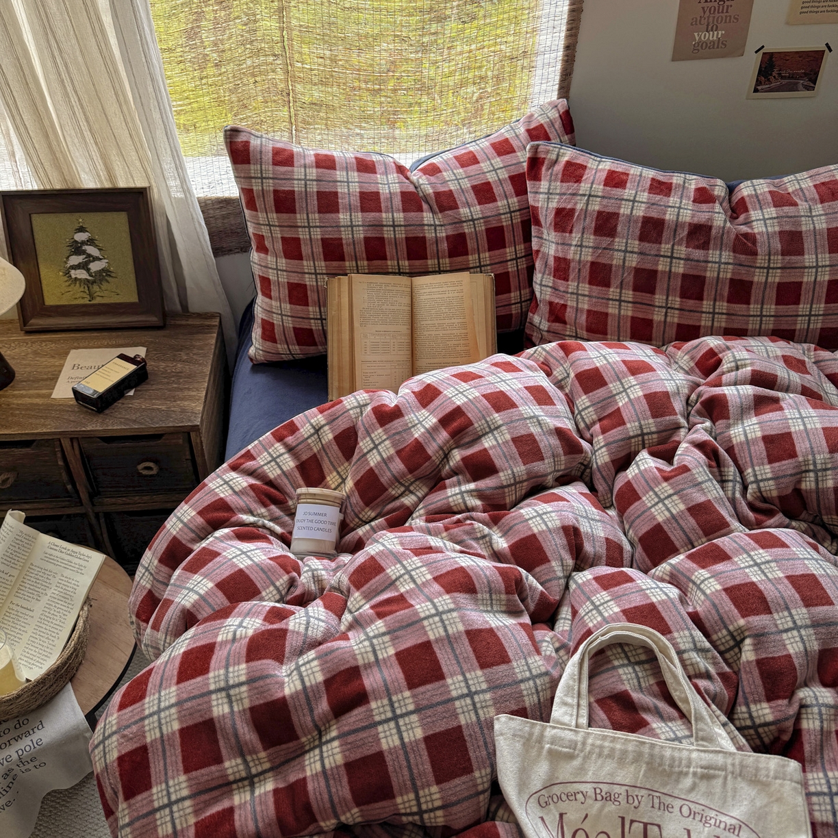 91家纺网 家纺一手货源 找家纺 耀达家居 2025新款高克重复古格子牛奶绒四件套（提供买家秀） 复古格纹-红