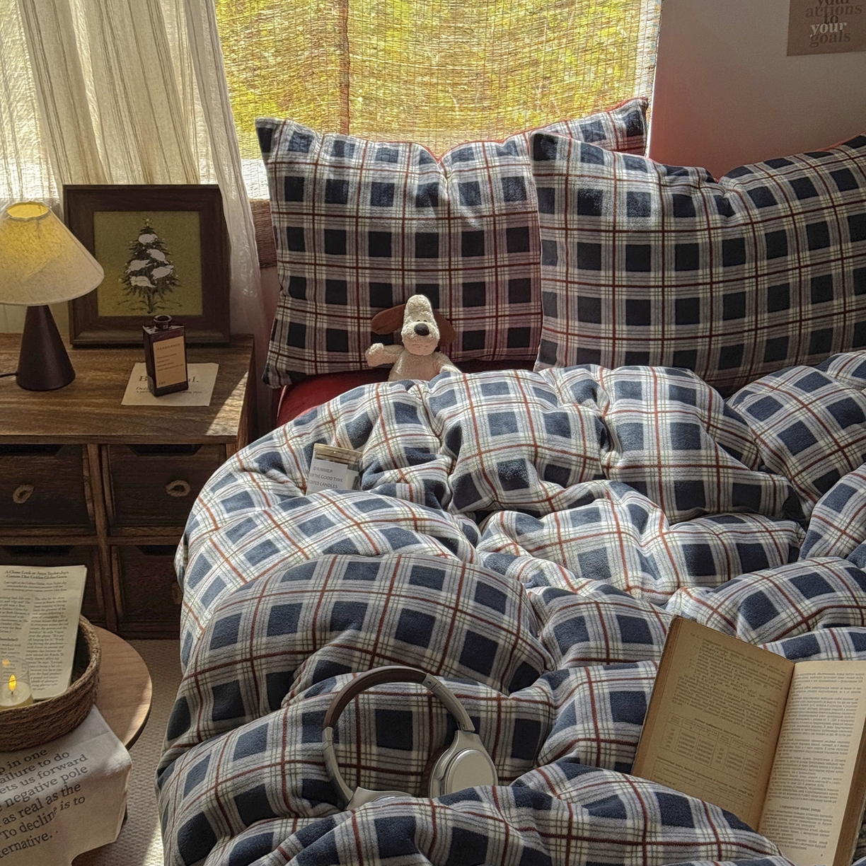 91家纺网 家纺一手货源 找家纺 耀达家居 2025新款高克重复古格子牛奶绒四件套（提供买家秀） 复古格纹-藏青