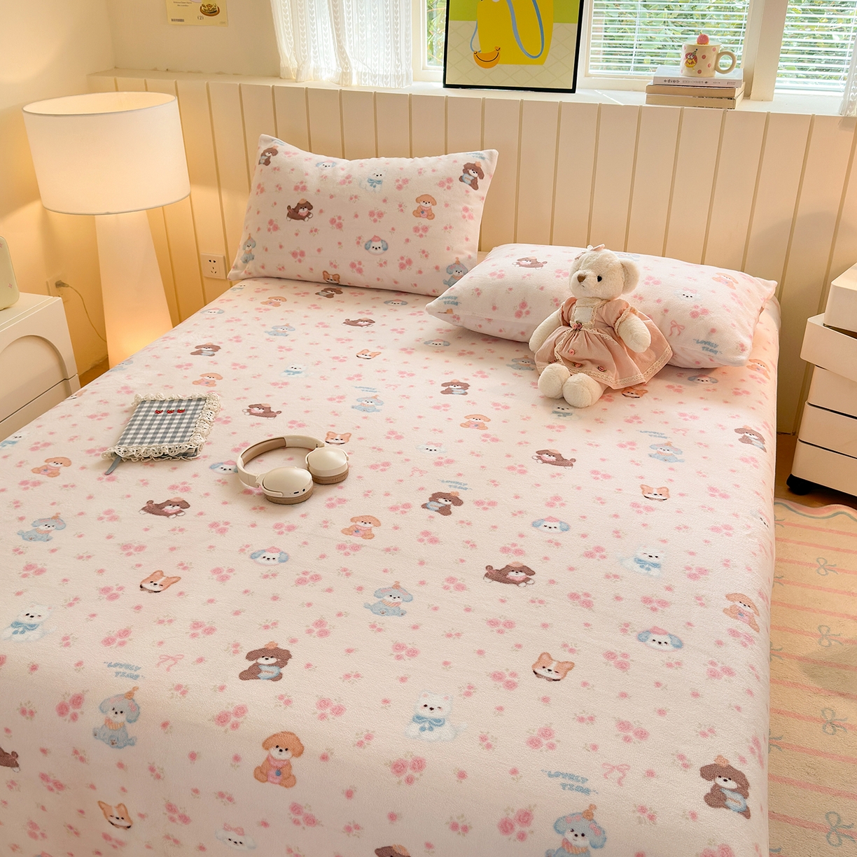 91家纺网 家纺一手货源 找家纺 丽美人家纺 2025新款小版印花牛奶绒床单单床单床单单件 油画小萌物