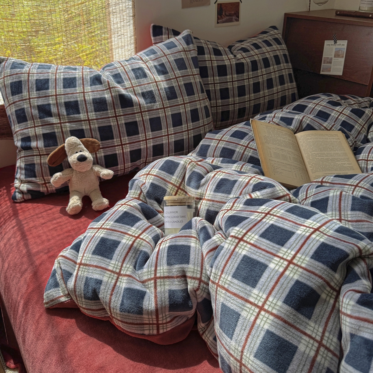 91家纺网 家纺一手货源 找家纺 耀达家居 2025新款高克重复古格子牛奶绒四件套（提供买家秀） 复古格纹-藏青