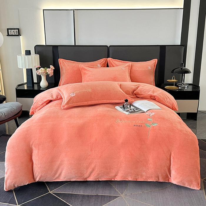 91家纺网 家纺一手货源 找家纺 富缦庭 2025新款牛奶绒绣花四件套 红粉佳人-橙色