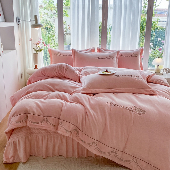 91家纺网 家纺一手货源 找家纺 乐嘉盈 2025年新款纯色刺绣牛奶绒四件套-玫瑰缘 玫瑰缘-粉