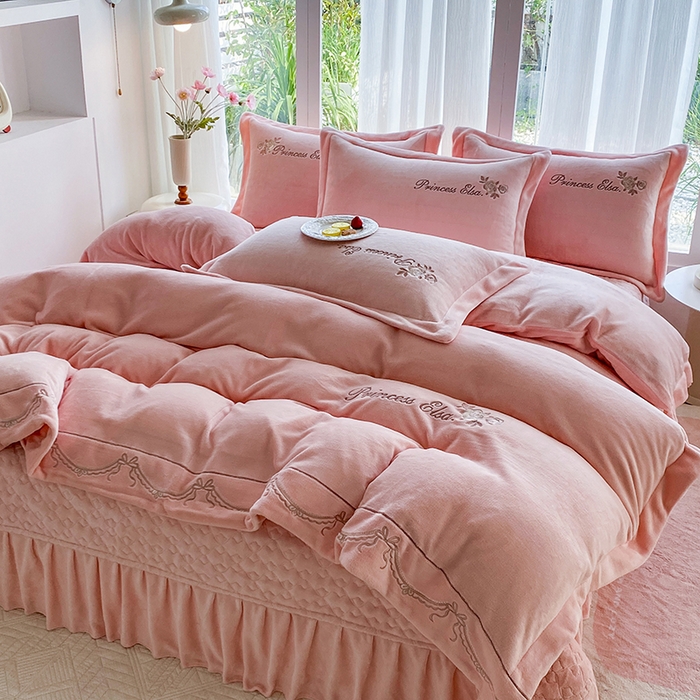 91家纺网 家纺一手货源 找家纺 乐嘉盈 2025年新款纯色刺绣牛奶绒四件套-玫瑰缘 玫瑰缘-粉