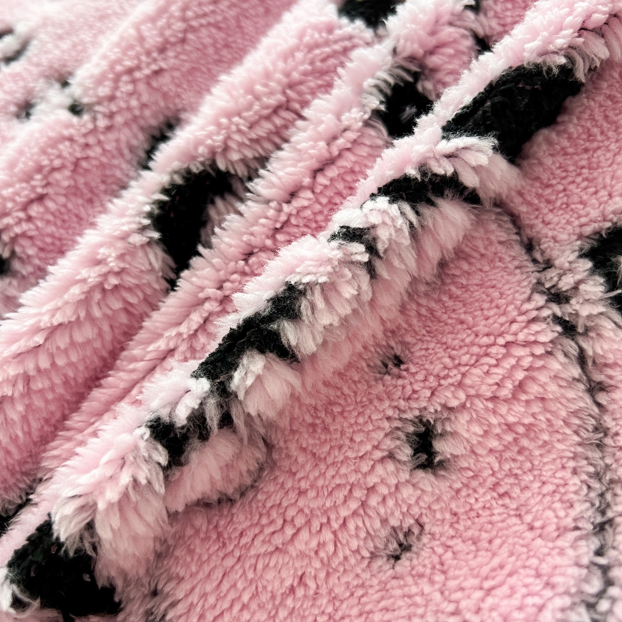 91家纺网 家纺一手货源 找家纺 安哆啦家纺 2025新款舒棉绒阳离子提花牛奶绒四件套 提花-KT粉