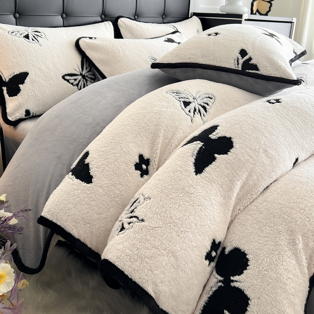 安哆啦家纺 2025新款舒棉绒阳离子提花牛奶绒四件套 提花-蝴蝶白