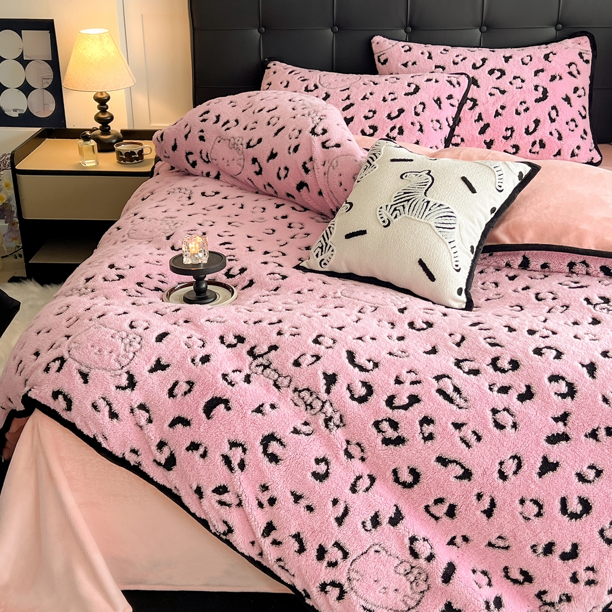 91家纺网 家纺一手货源 找家纺 安哆啦家纺 2025新款舒棉绒阳离子提花牛奶绒四件套 提花-KT粉