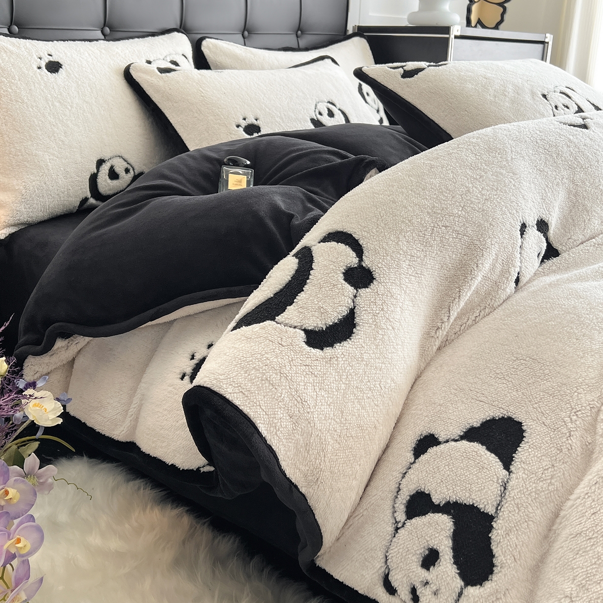 91家纺网 家纺一手货源 找家纺 安哆啦家纺 2025新款舒棉绒阳离子提花牛奶绒四件套 提花-熊猫