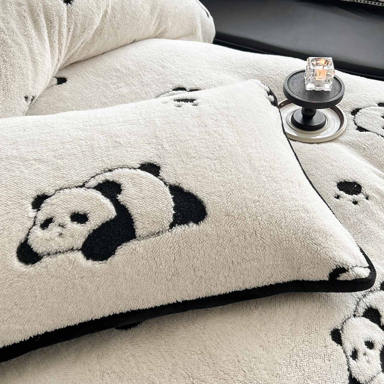 91家纺网 家纺一手货源 找家纺 安哆啦家纺 2025新款舒棉绒阳离子提花牛奶绒四件套 提花-熊猫