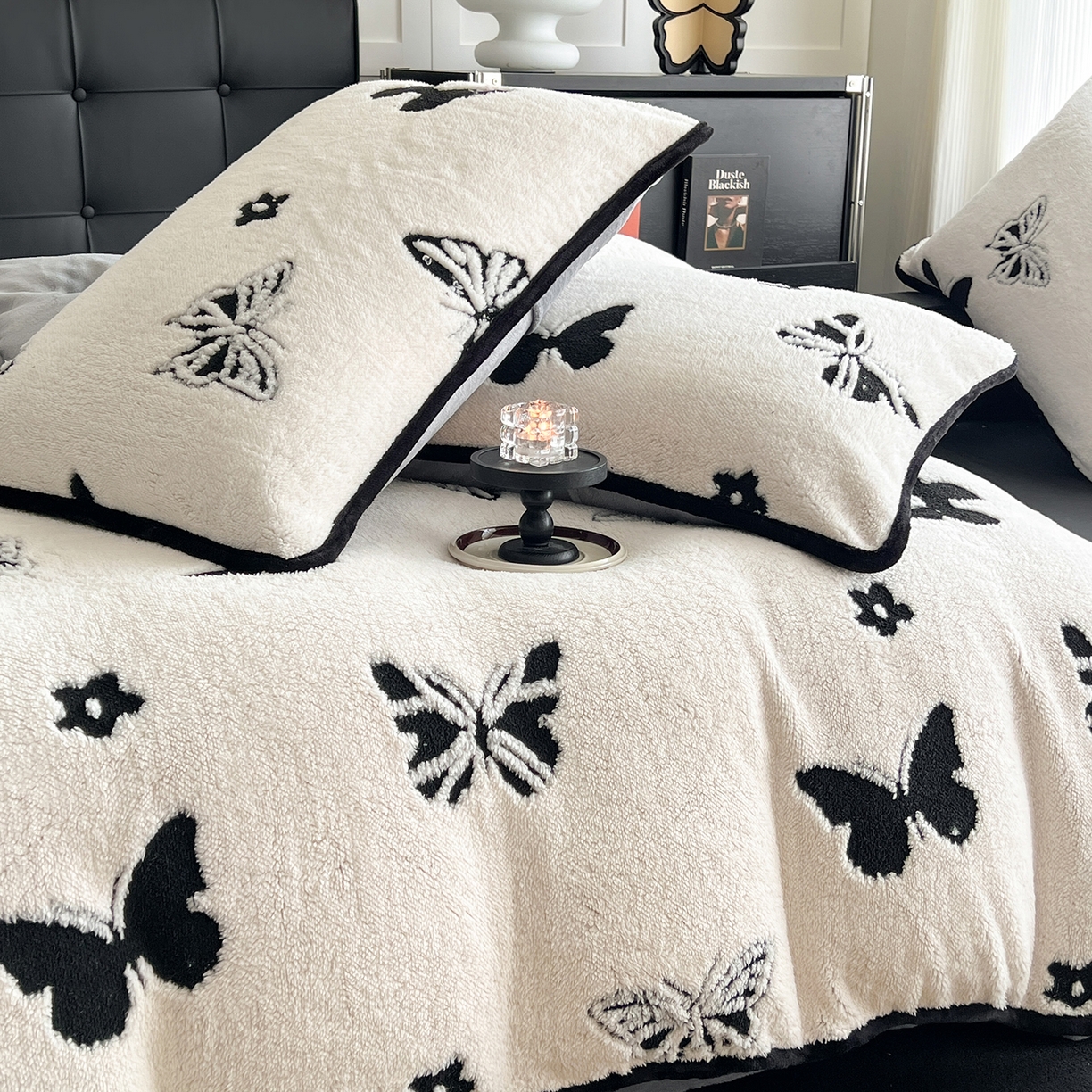 91家纺网 家纺一手货源 找家纺 安哆啦家纺 2025新款舒棉绒阳离子提花牛奶绒四件套 提花-蝴蝶白