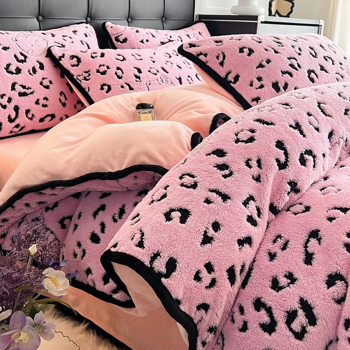 91家纺网 家纺一手货源 找家纺 安哆啦家纺 2025新款舒棉绒阳离子提花牛奶绒四件套 提花-KT粉