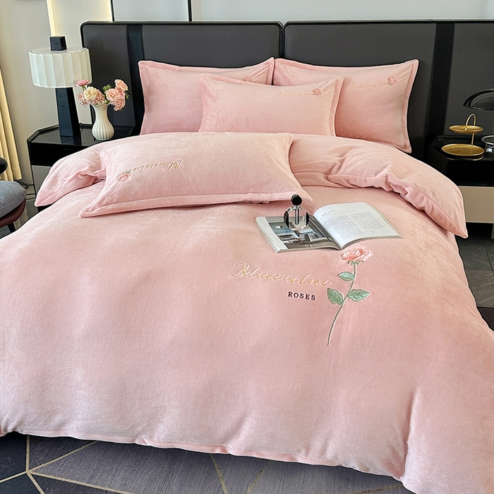 富缦庭 2025新款牛奶绒绣花四件套 红粉佳人-粉色