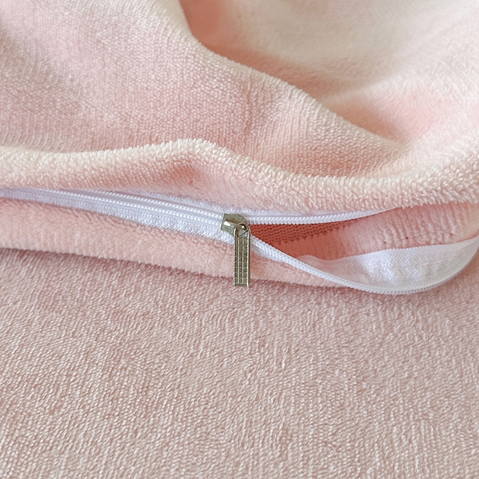 91家纺网 家纺一手货源 找家纺 富缦庭 2025新款牛奶绒绣花四件套 红粉佳人-粉色