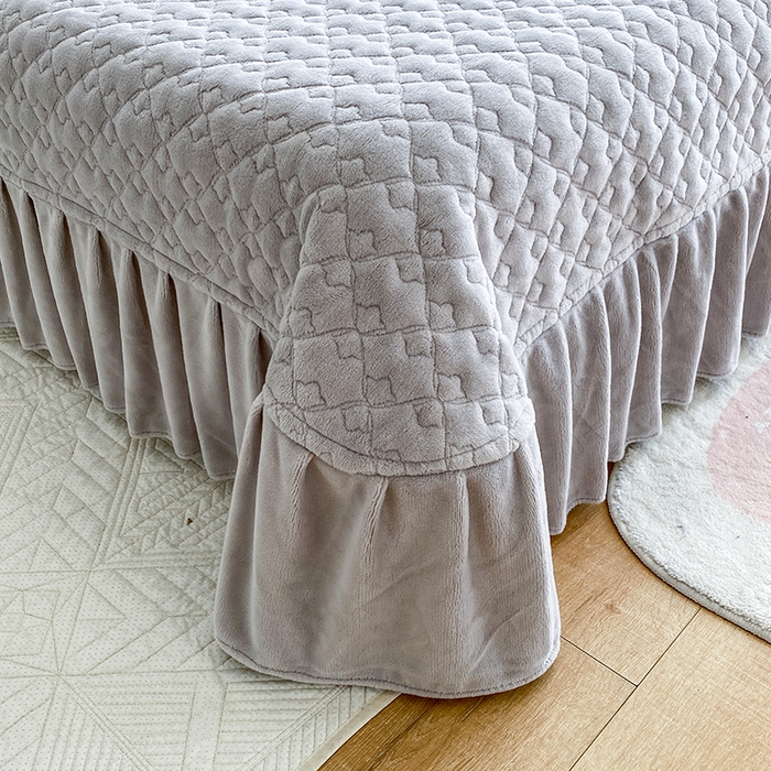 91家纺网 家纺一手货源 找家纺 乐嘉盈 2025年新款纯色刺绣牛奶绒四件套-玫瑰缘 玫瑰缘-灰