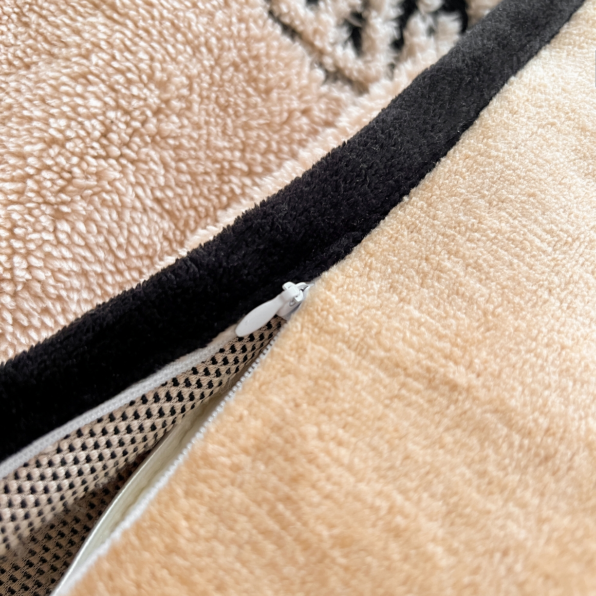 91家纺网 家纺一手货源 找家纺 安哆啦家纺 2025新款舒棉绒阳离子提花牛奶绒四件套 提花-蝴蝶咖