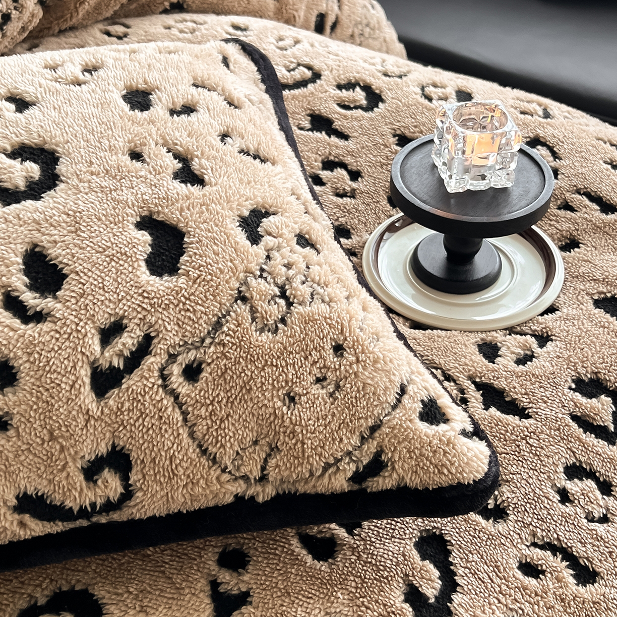 91家纺网 家纺一手货源 找家纺 安哆啦家纺 2025新款舒棉绒阳离子提花牛奶绒四件套 提花-KT咖