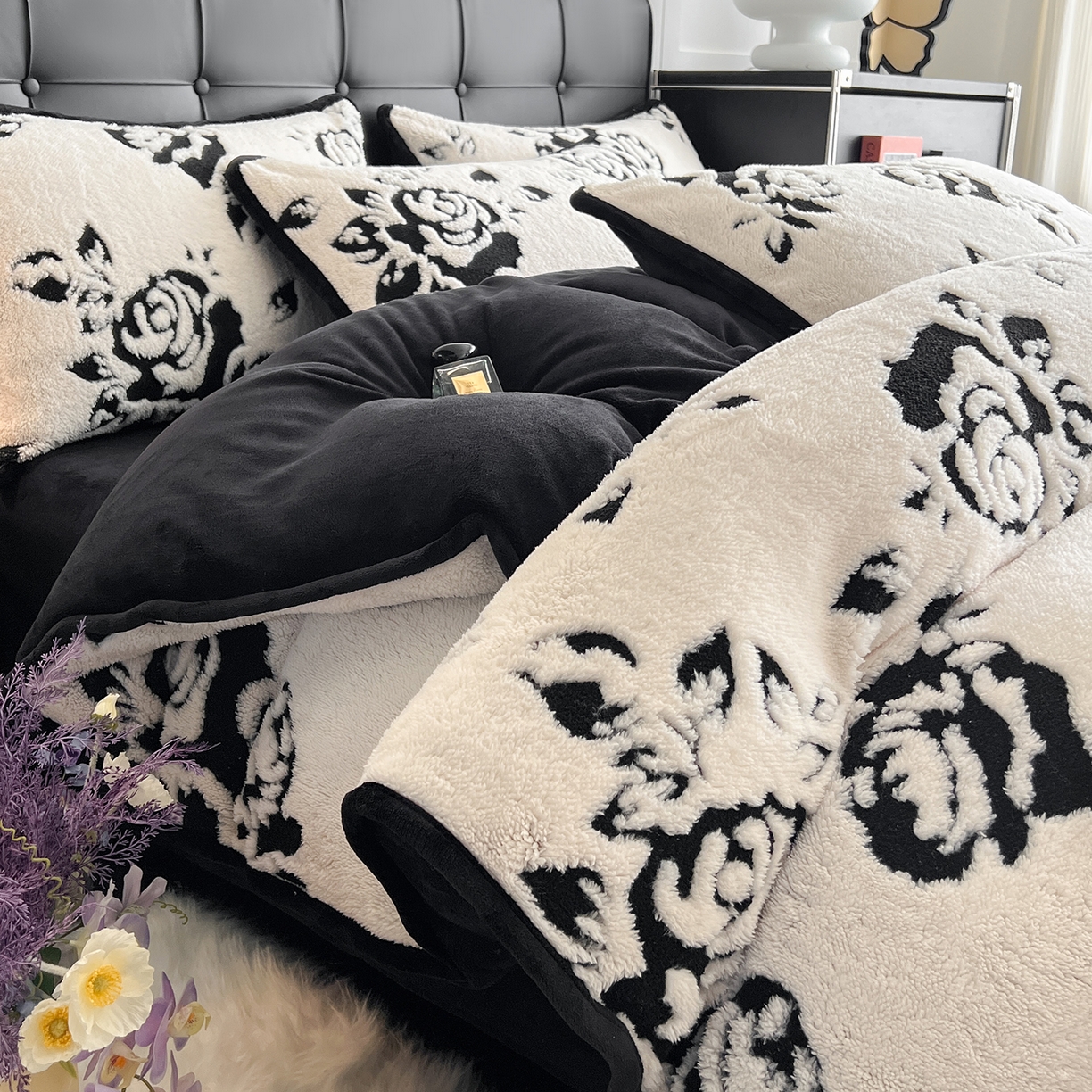 91家纺网 家纺一手货源 找家纺 安哆啦家纺 2025新款舒棉绒阳离子提花牛奶绒四件套 提花-镜花水月