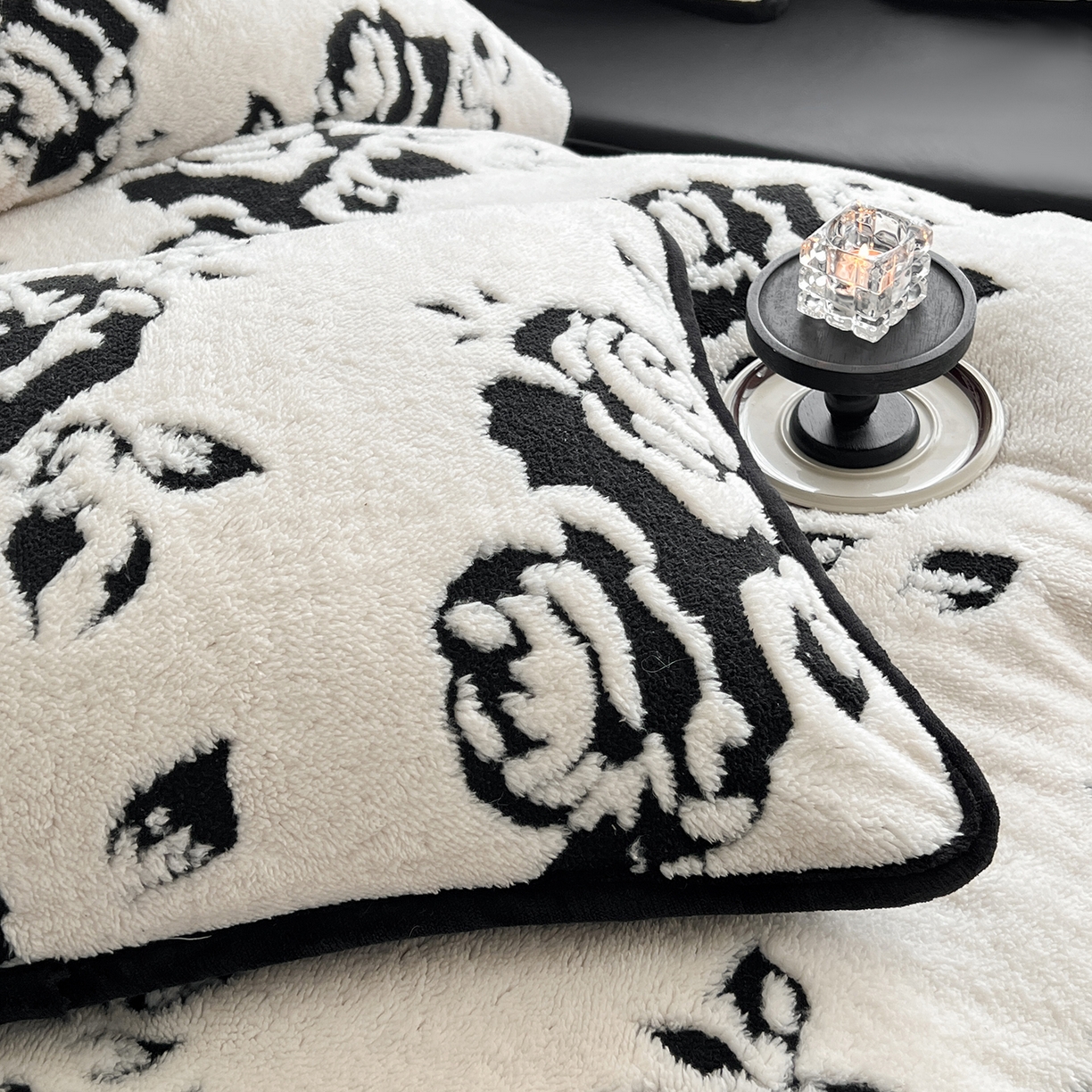 91家纺网 家纺一手货源 找家纺 安哆啦家纺 2025新款舒棉绒阳离子提花牛奶绒四件套 提花-镜花水月