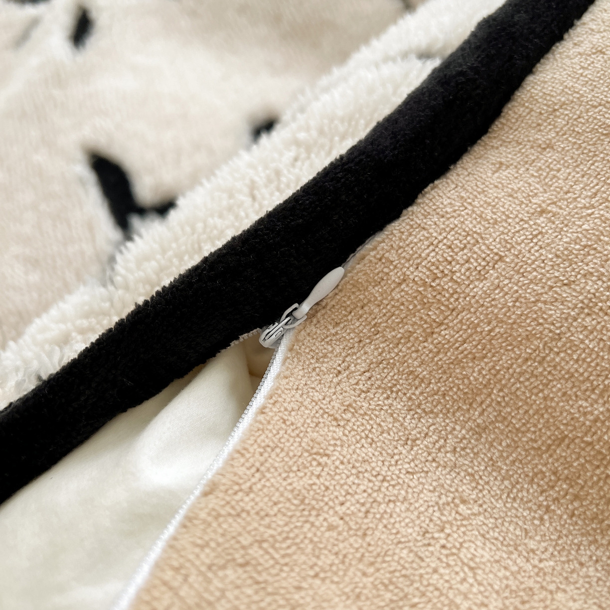 91家纺网 家纺一手货源 找家纺 安哆啦家纺 2025新款舒棉绒阳离子提花牛奶绒四件套 提花-生如夏花白