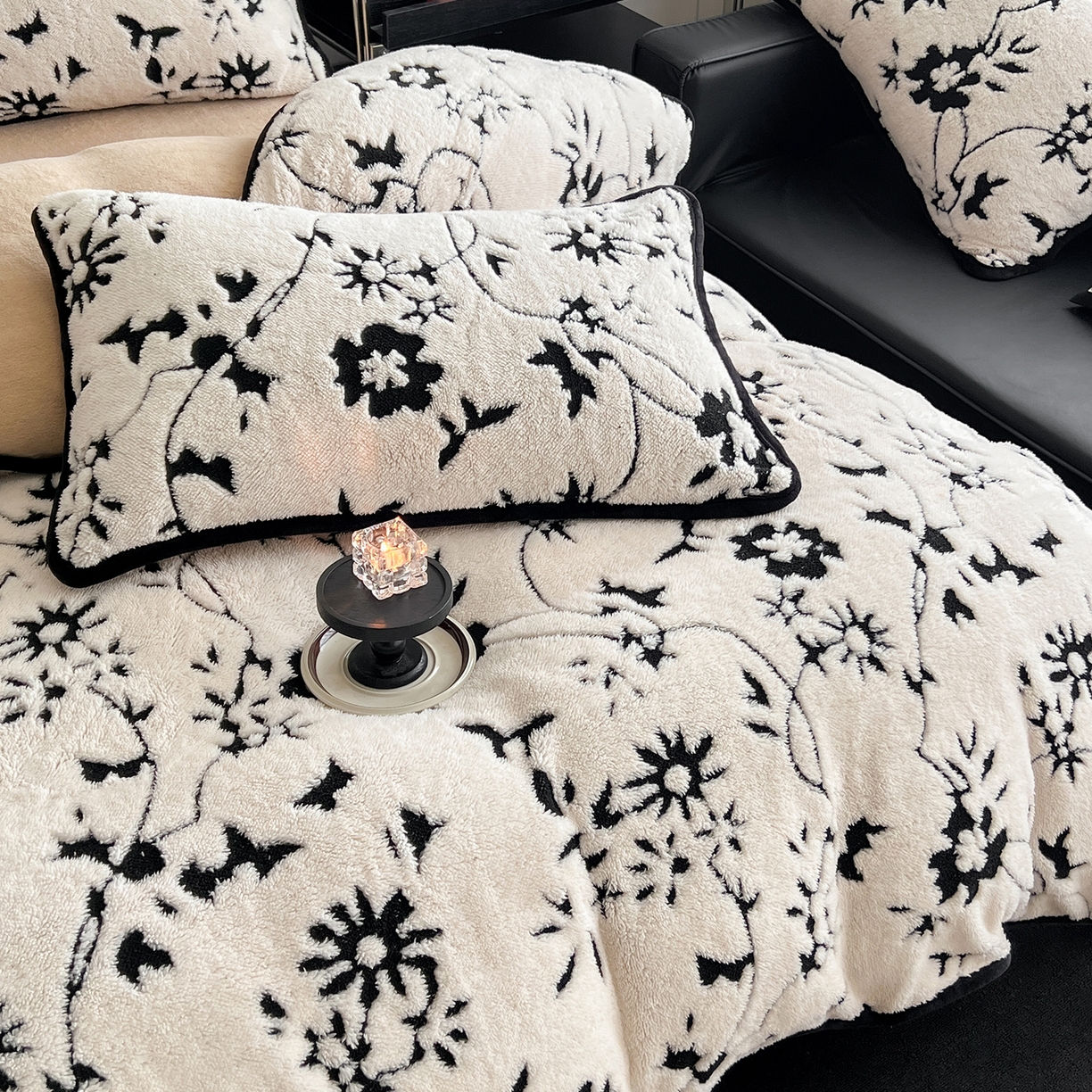 91家纺网 家纺一手货源 找家纺 安哆啦家纺 2025新款舒棉绒阳离子提花牛奶绒四件套 提花-生如夏花白