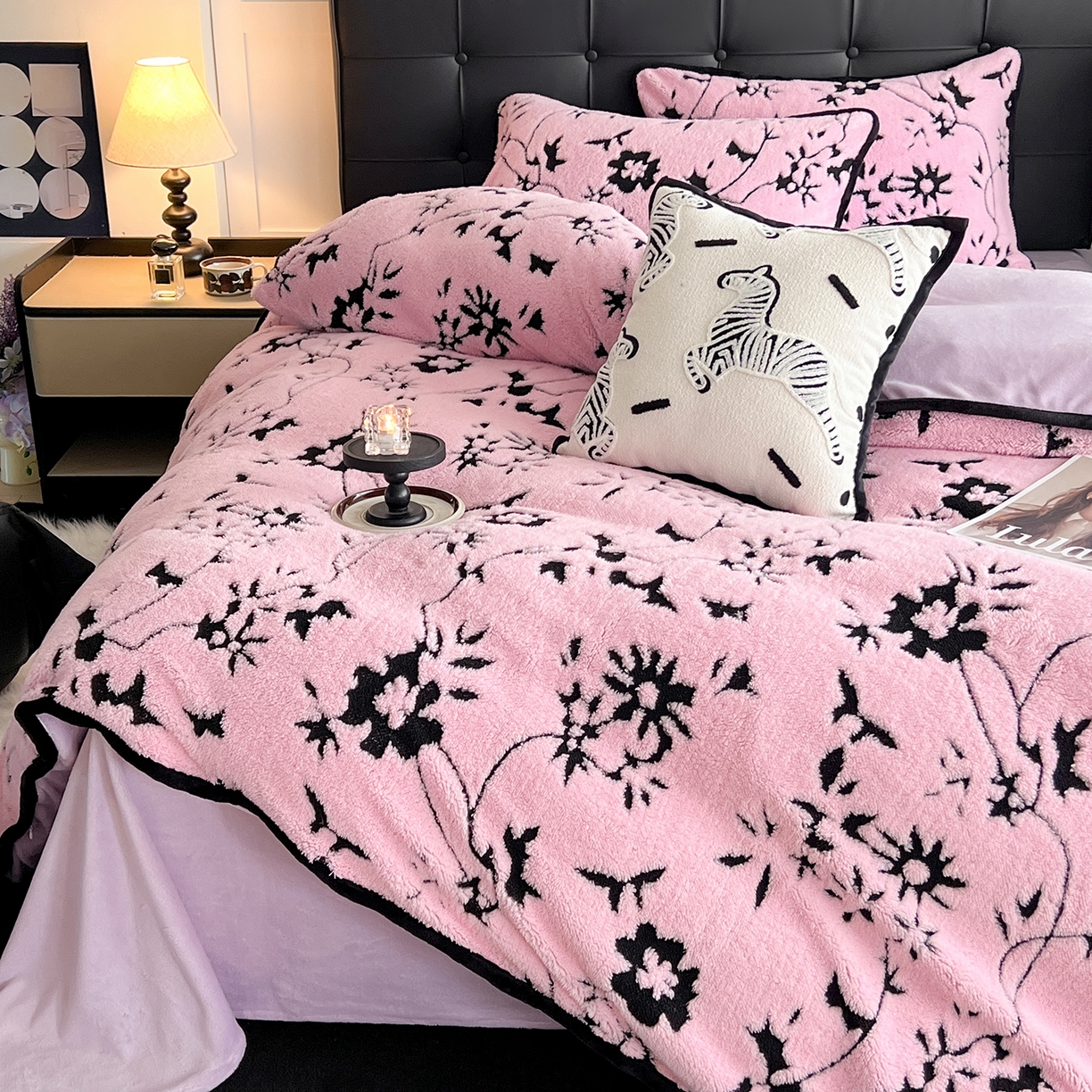 91家纺网 家纺一手货源 找家纺 安哆啦家纺 2025新款舒棉绒阳离子提花牛奶绒四件套 提花-生如夏花粉