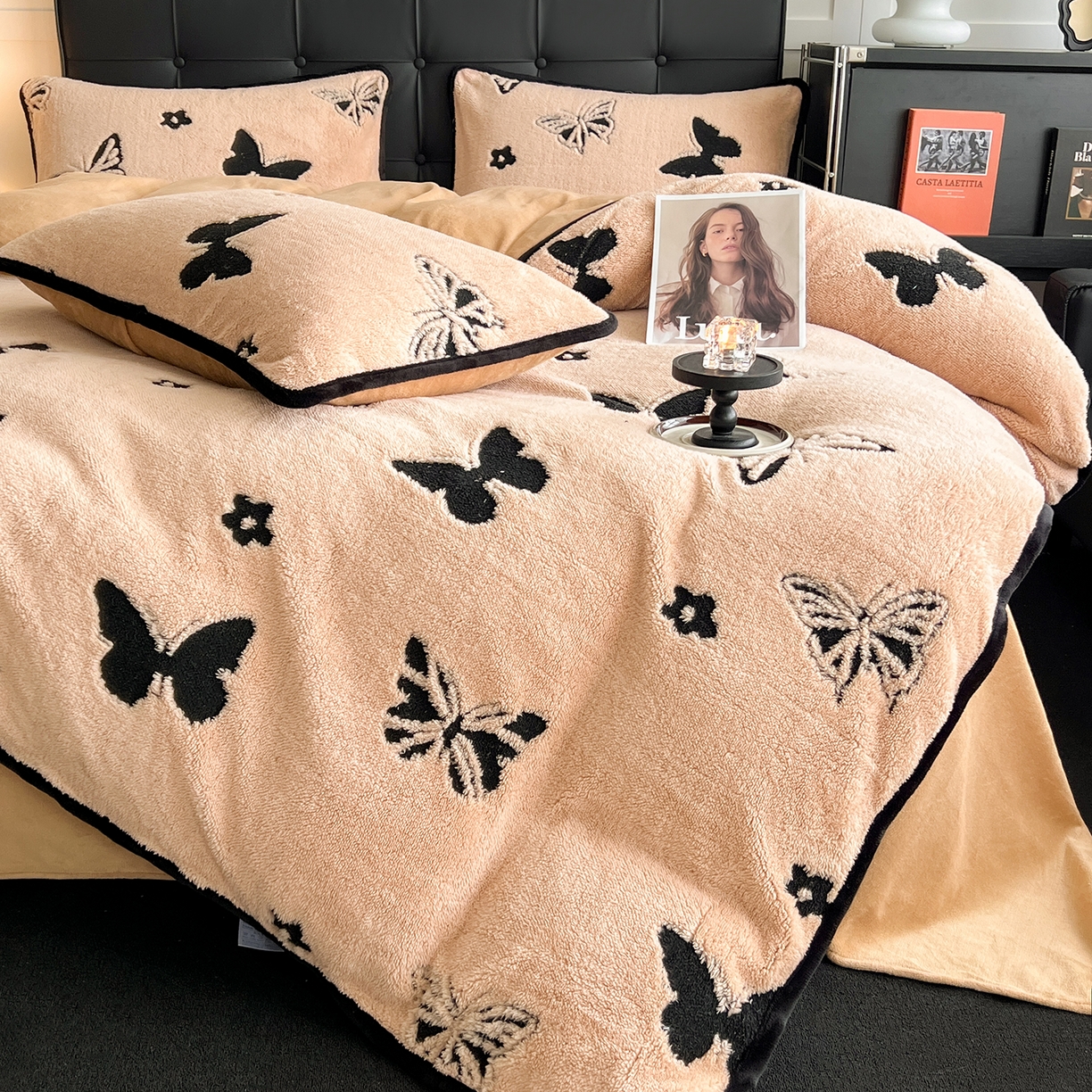 91家纺网 家纺一手货源 找家纺 安哆啦家纺 2025新款舒棉绒阳离子提花牛奶绒四件套 提花-蝴蝶咖