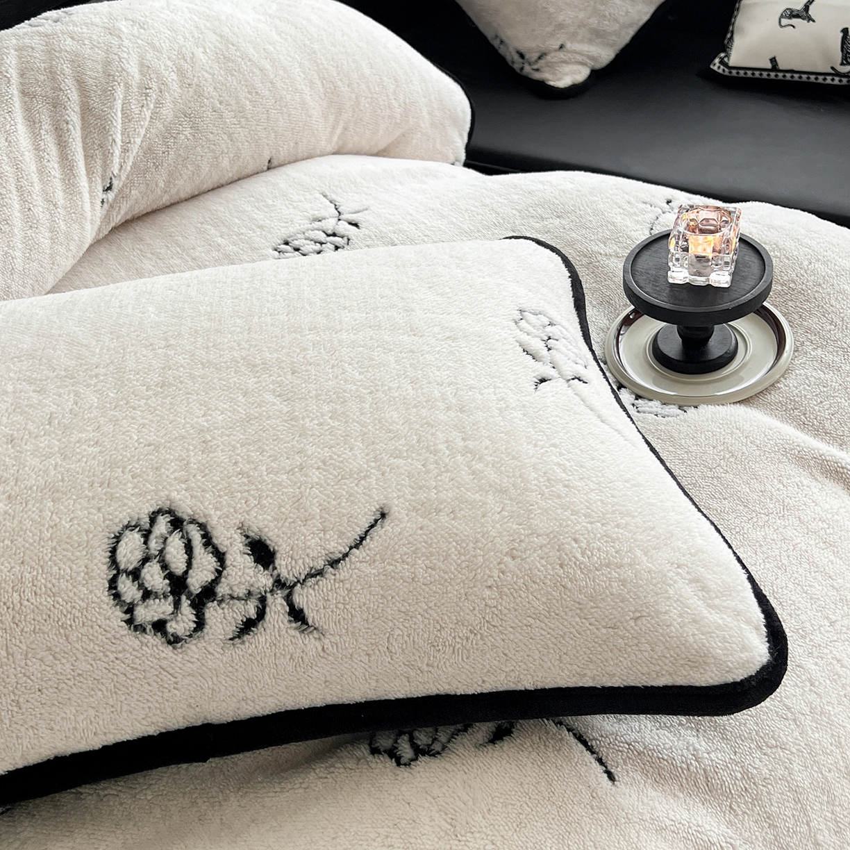 91家纺网 家纺一手货源 找家纺 安哆啦家纺 2025新款舒棉绒阳离子提花牛奶绒四件套 提花-小花花