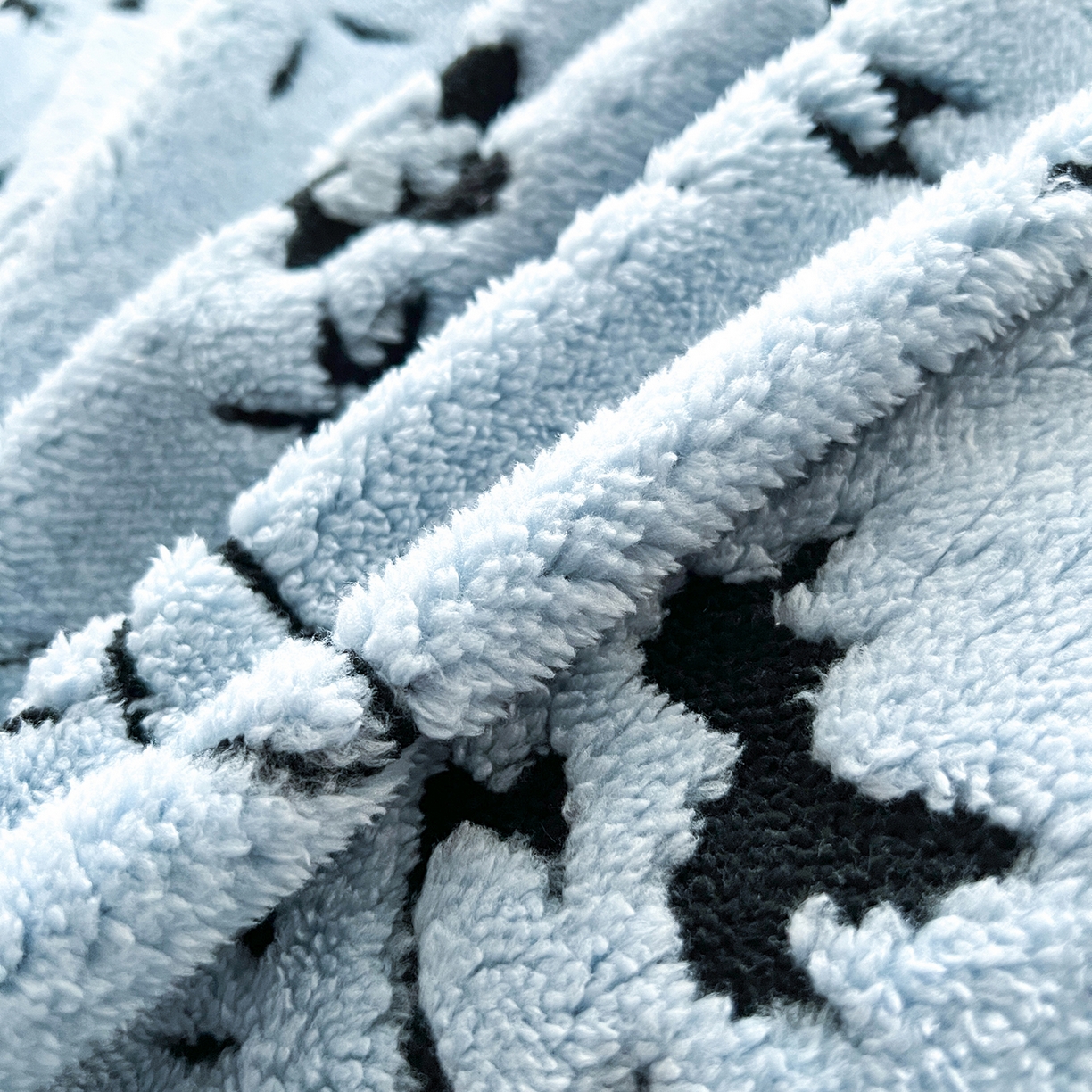 91家纺网 家纺一手货源 找家纺 安哆啦家纺 2025新款舒棉绒阳离子提花牛奶绒四件套 提花-生如夏花蓝