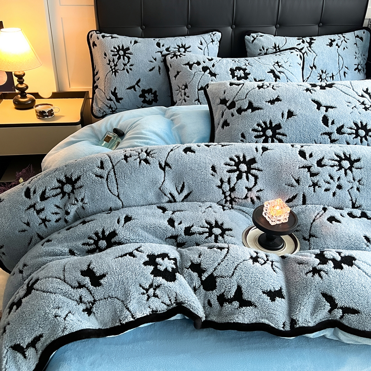 91家纺网 家纺一手货源 找家纺 安哆啦家纺 2025新款舒棉绒阳离子提花牛奶绒四件套 提花-生如夏花蓝