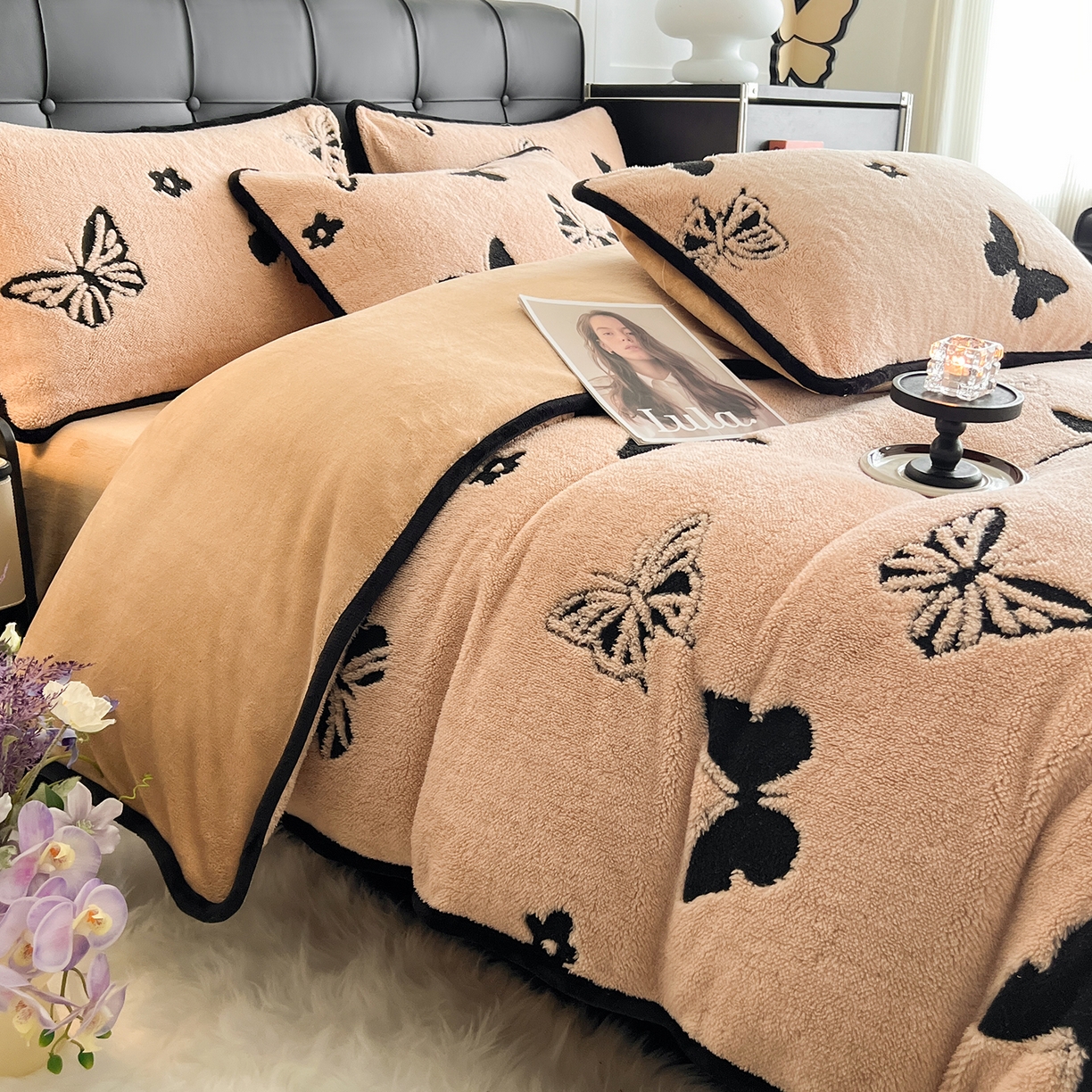 91家纺网 家纺一手货源 找家纺 安哆啦家纺 2025新款舒棉绒阳离子提花牛奶绒四件套 提花-蝴蝶咖