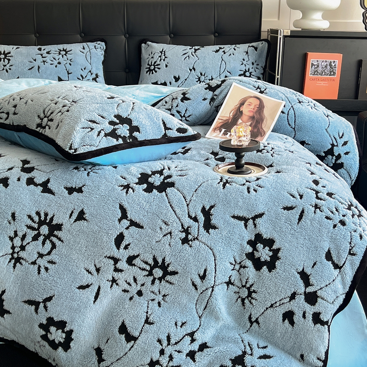 91家纺网 家纺一手货源 找家纺 安哆啦家纺 2025新款舒棉绒阳离子提花牛奶绒四件套 提花-生如夏花蓝