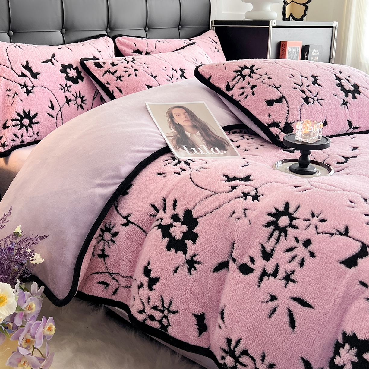 91家纺网 家纺一手货源 找家纺 安哆啦家纺 2025新款舒棉绒阳离子提花牛奶绒四件套 提花-生如夏花粉