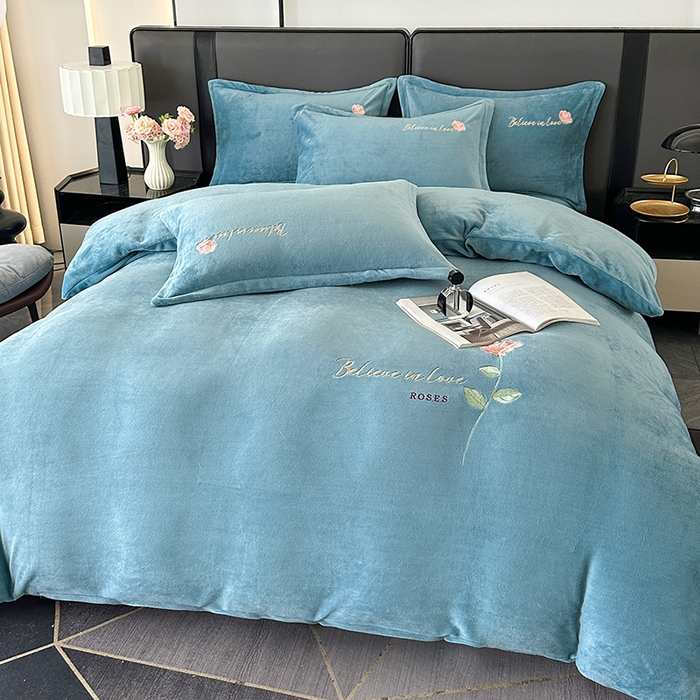 富缦庭 2025新款牛奶绒绣花四件套 红粉佳人-深蓝色