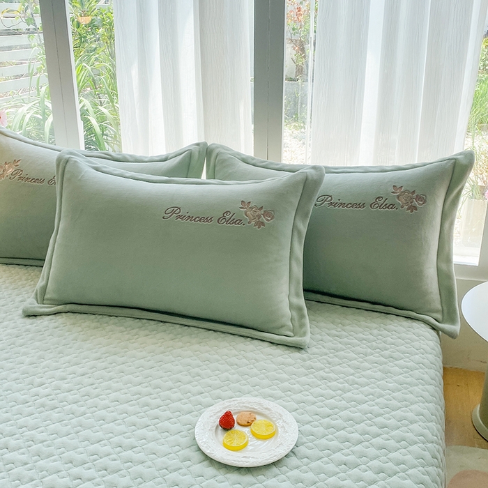 91家纺网 家纺一手货源 找家纺 乐嘉盈 2025年新款纯色刺绣牛奶绒四件套-玫瑰缘 玫瑰缘-绿