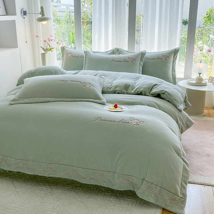91家纺网 家纺一手货源 找家纺 乐嘉盈 2025年新款纯色刺绣牛奶绒四件套-玫瑰缘 玫瑰缘-绿