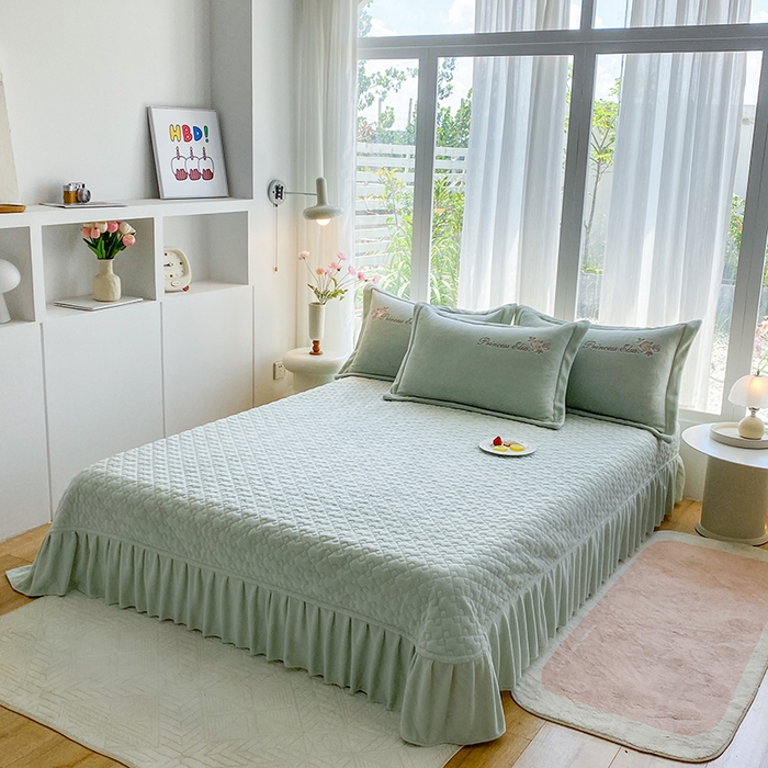 91家纺网 家纺一手货源 找家纺 乐嘉盈 2025年新款纯色刺绣牛奶绒四件套-玫瑰缘 玫瑰缘-绿