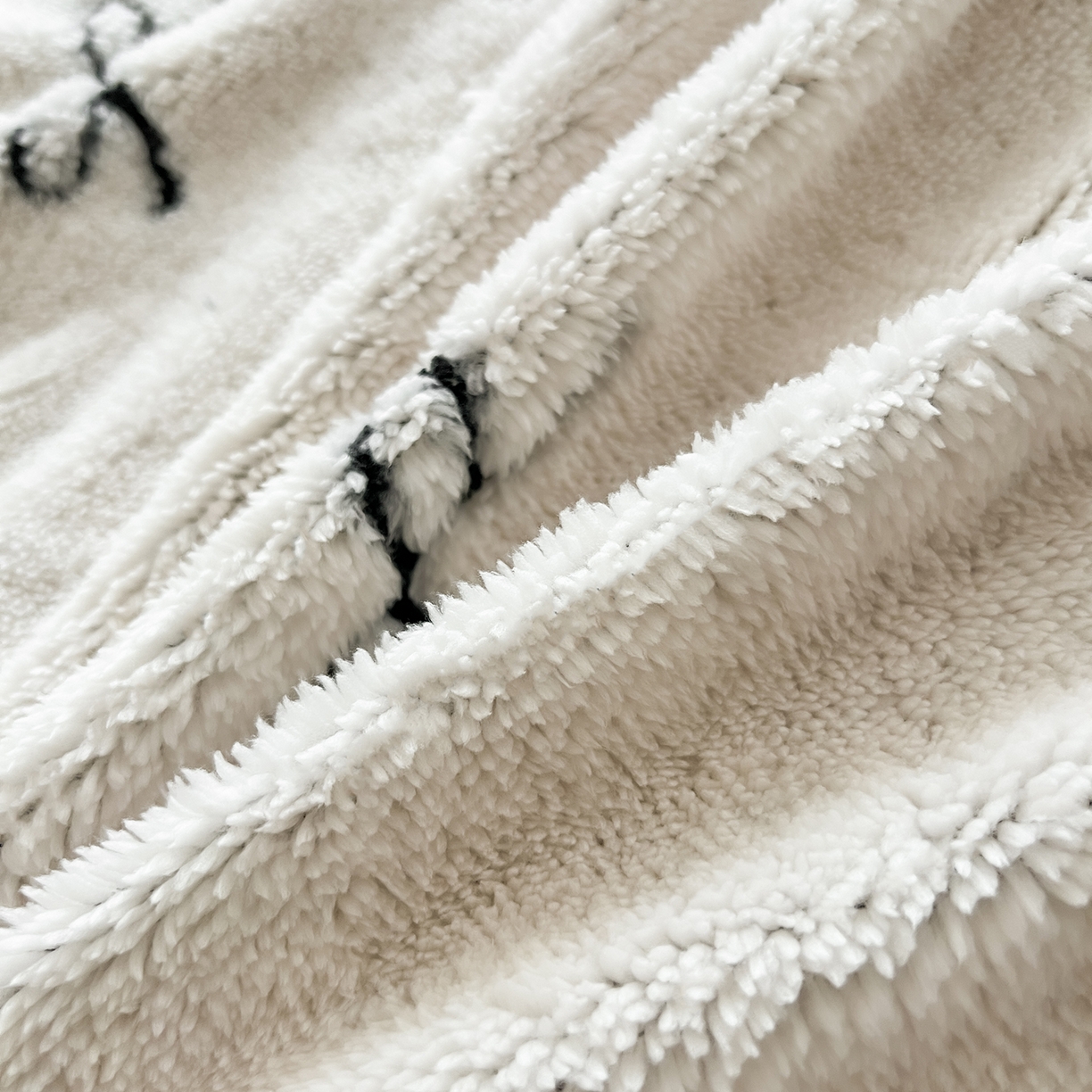 91家纺网 家纺一手货源 找家纺 安哆啦家纺 2025新款舒棉绒阳离子提花牛奶绒四件套 提花-蝴蝶结