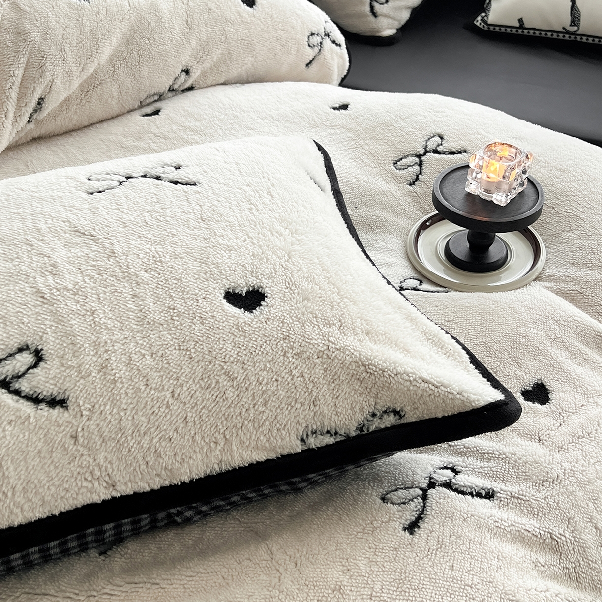 91家纺网 家纺一手货源 找家纺 安哆啦家纺 2025新款舒棉绒阳离子提花牛奶绒四件套 提花-蝴蝶结