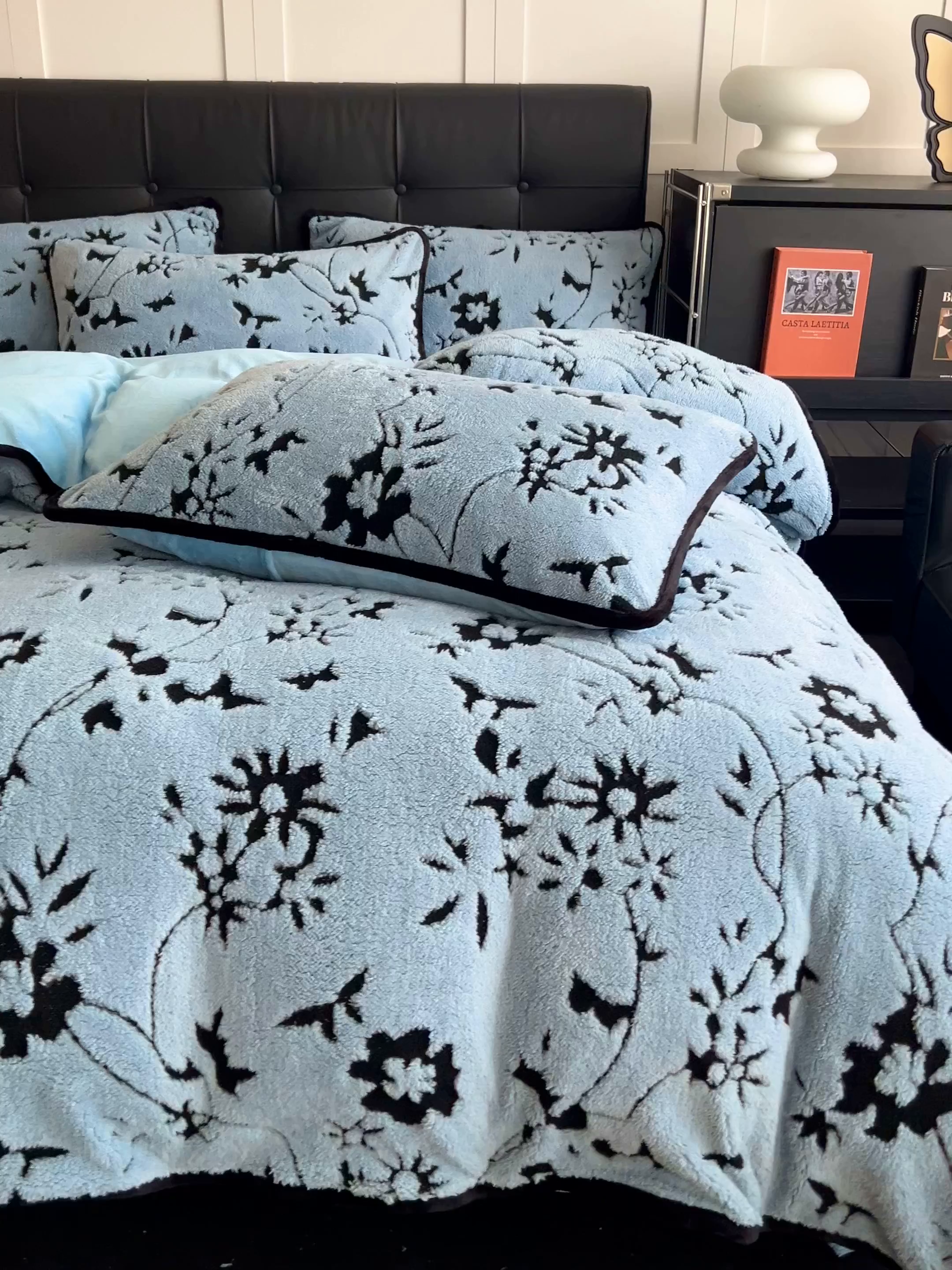 91家纺网 家纺一手货源 找家纺 安哆啦家纺 2025新款舒棉绒阳离子提花牛奶绒四件套 提花-生如夏花蓝