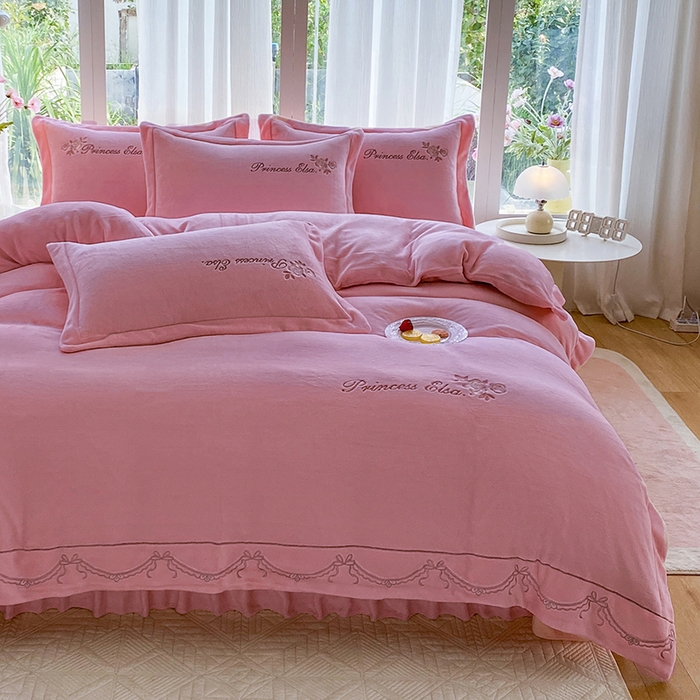 91家纺网 家纺一手货源 找家纺 乐嘉盈 2025年新款纯色刺绣牛奶绒四件套-玫瑰缘 玫瑰缘-豆沙
