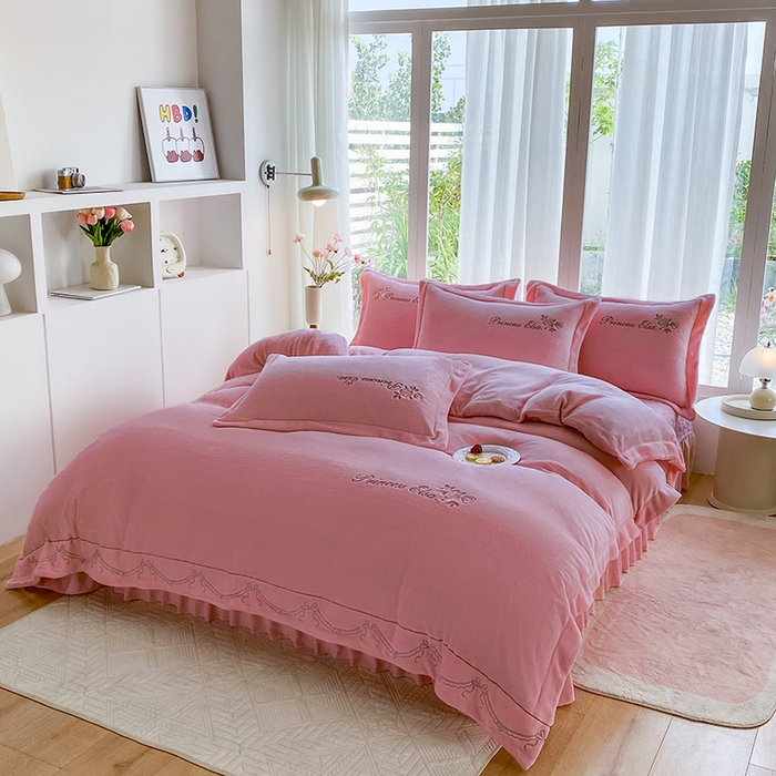 91家纺网 家纺一手货源 找家纺 乐嘉盈 2025年新款纯色刺绣牛奶绒四件套-玫瑰缘 玫瑰缘-豆沙