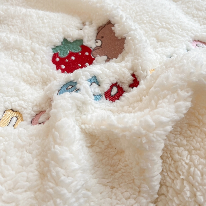 91家纺网 家纺一手货源 找家纺 （总）FORTWO家纺原创设计（FOR TWO家纺） 2025新款羊羔绒绣花四件套-草莓果果